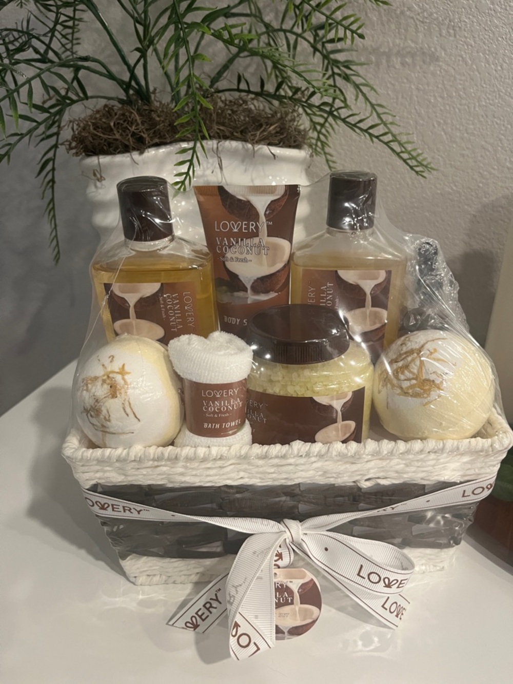 Love Vanilla Coconut Bath Gift Basket - Cream & Brown